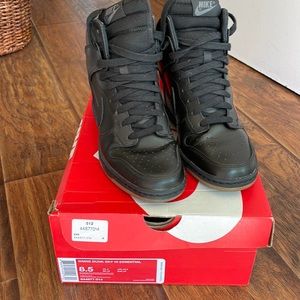 Nike Womens Dunk Sky Hi Essential